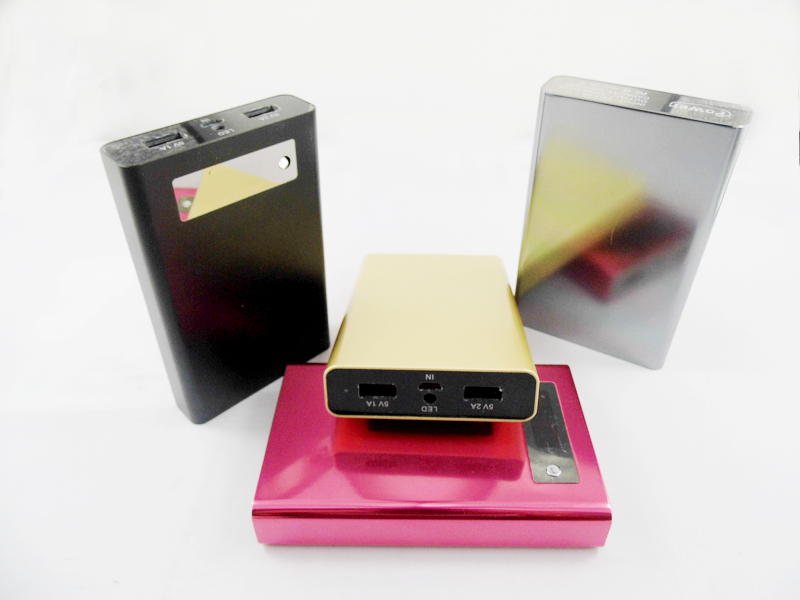 Four 18650 double U mobile power supply with digital display aluminum alloy shell of power bank